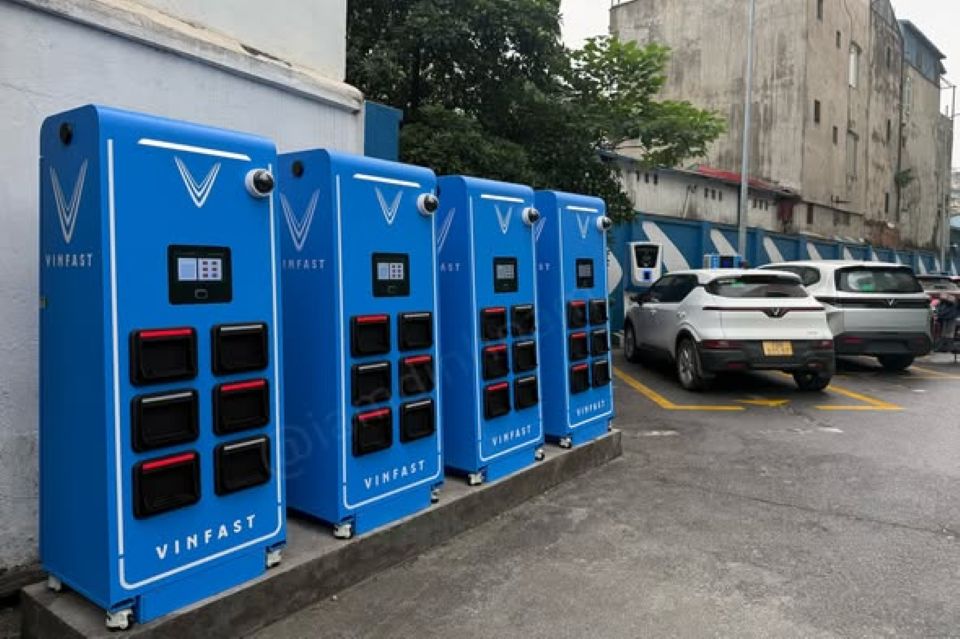 TP Hồ Chí Minh: Đề xuất lắp đặt 20.000 tủ đổi pin xe điện trên vỉa hè