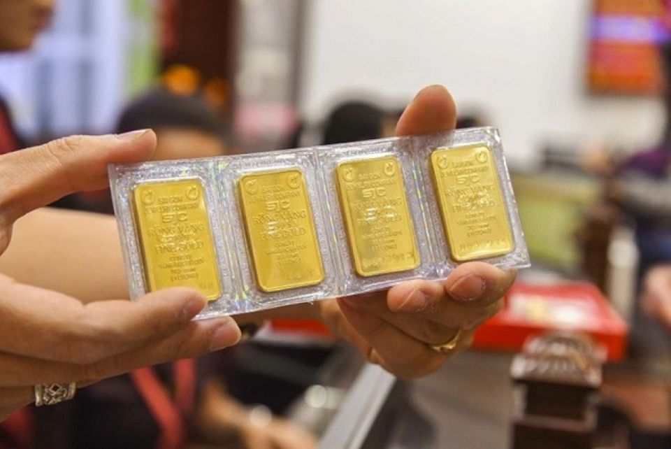 Giá vàng ngày 23/12/2025: Vàng trong nước "dậy sóng"