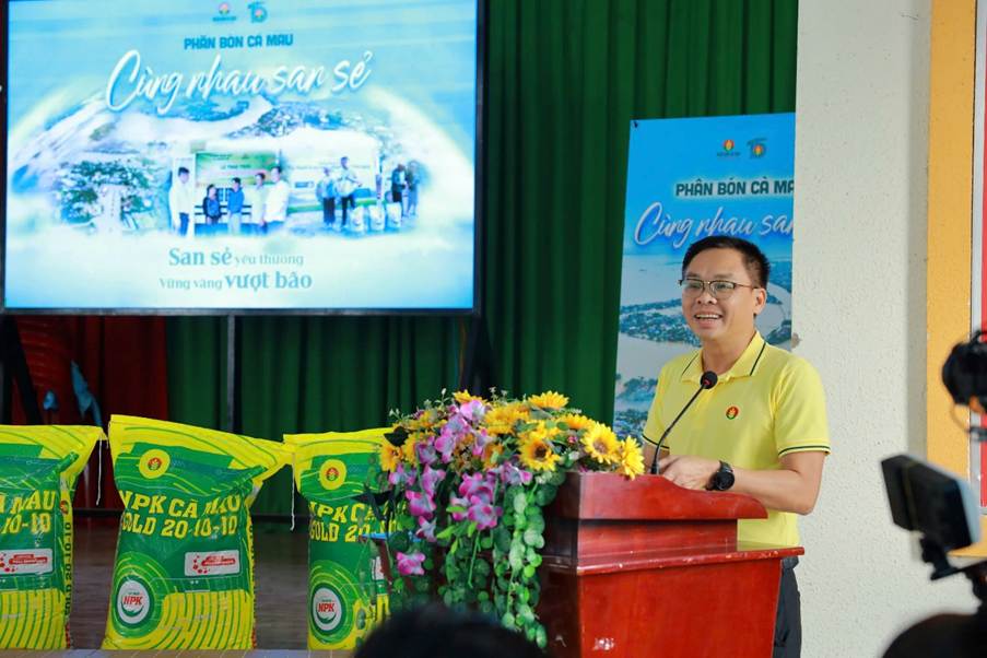 Phân Bón Cà Mau trao gần 20 tấn phân bón hỗ trợ nông dân Đồng Tháp