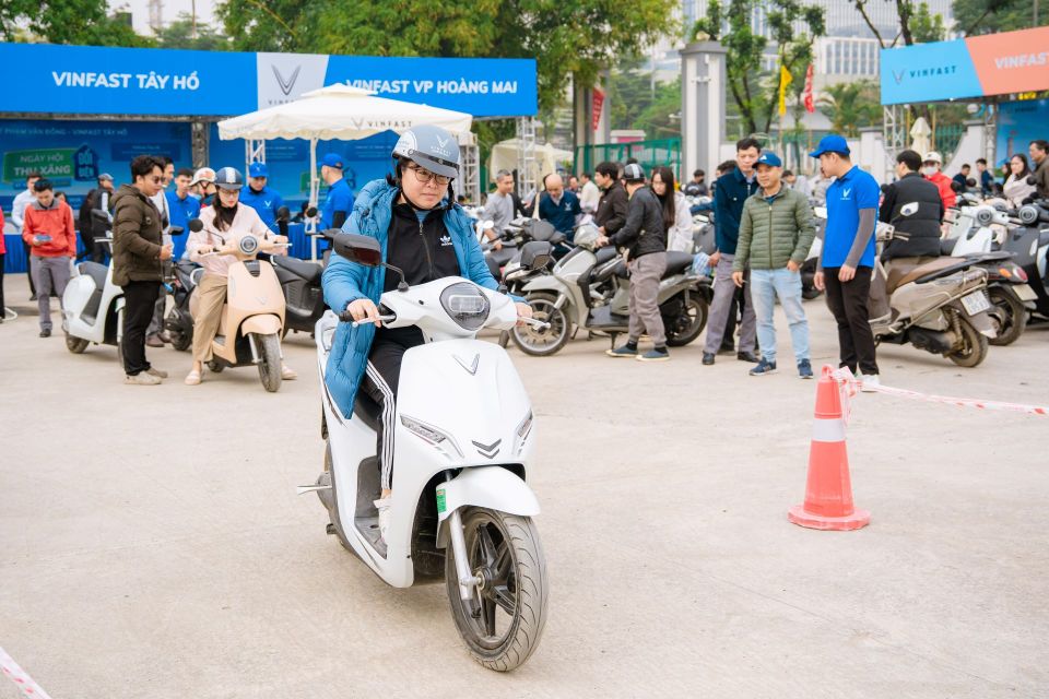 Giá sau ưu đãi chỉ hơn 22 triệu đồng, nhân viên văn phòng tranh thủ chốt VinFast Feliz trong những ngày cuối năm