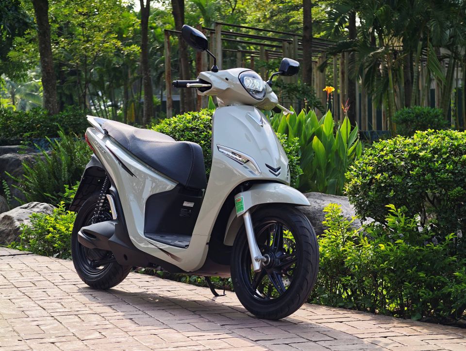 Giá sau ưu đãi chỉ hơn 22 triệu đồng, nhân viên văn phòng tranh thủ chốt VinFast Feliz trong những ngày cuối năm