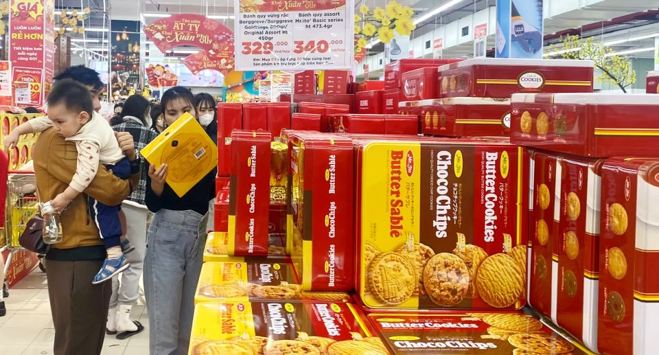 Siêu thị tung khuyến mại, bán lẻ Hà Nội bứt lên dịp Tết Dương lịch