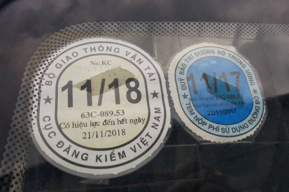 Chính thức bỏ dán tem thu phí đường bộ trên kính ô tô từ năm 2026