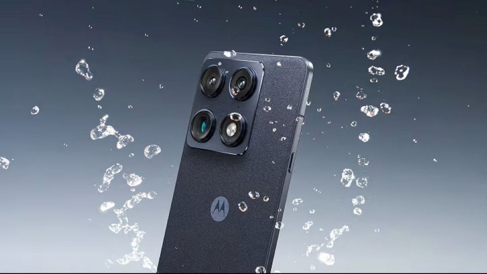 Motorola Signature ra mắt, đối thủ đáng gờm của iPhone và Samsung