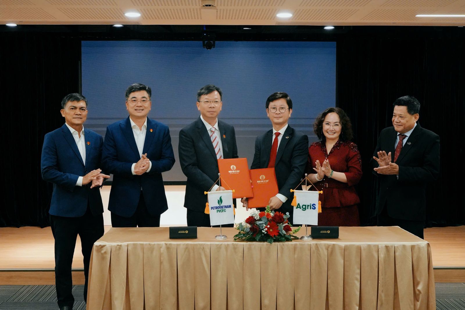 Phân Bón Cà Mau và AgriS ký kết hợp tác chiến lược thúc đẩy nông nghiệp bền vững