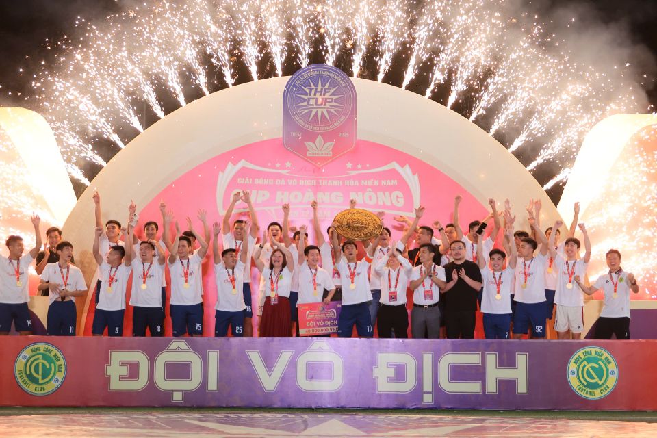 Giải bóng đá vô địch Thanh Hoá miền Nam: Hơn 130 triệu đồng được ban tổ chức THF 12 trao tặng cho các hộ nghèo