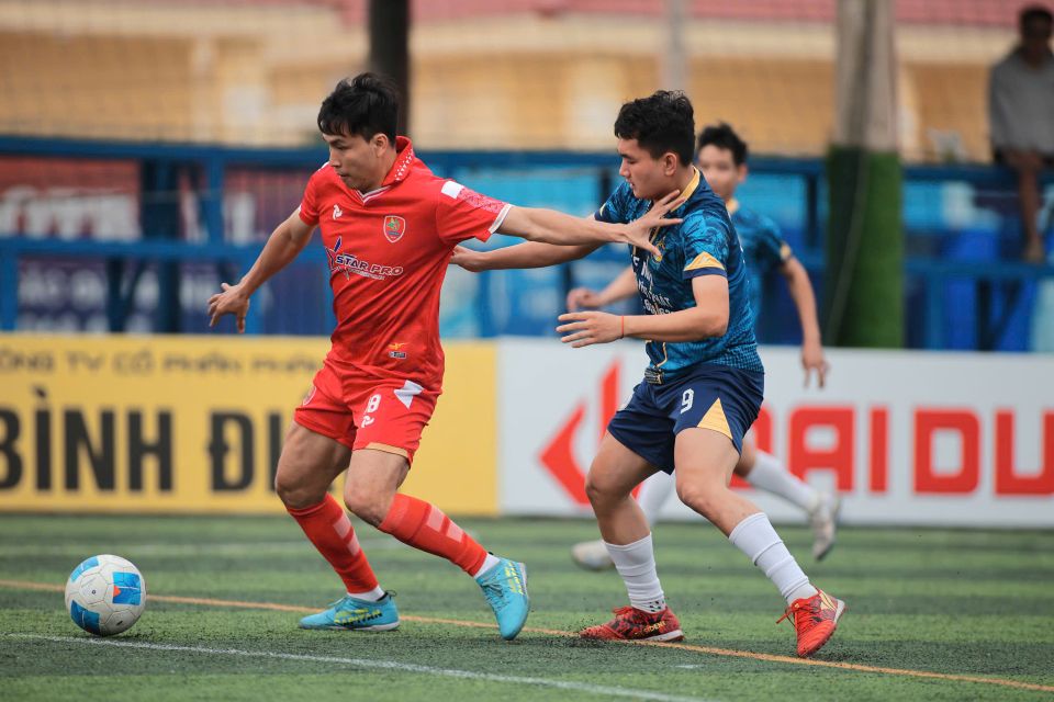 Giải bóng đá vô địch Thanh Hoá miền Nam: Hơn 130 triệu đồng được ban tổ chức THF 12 trao tặng cho các hộ nghèo