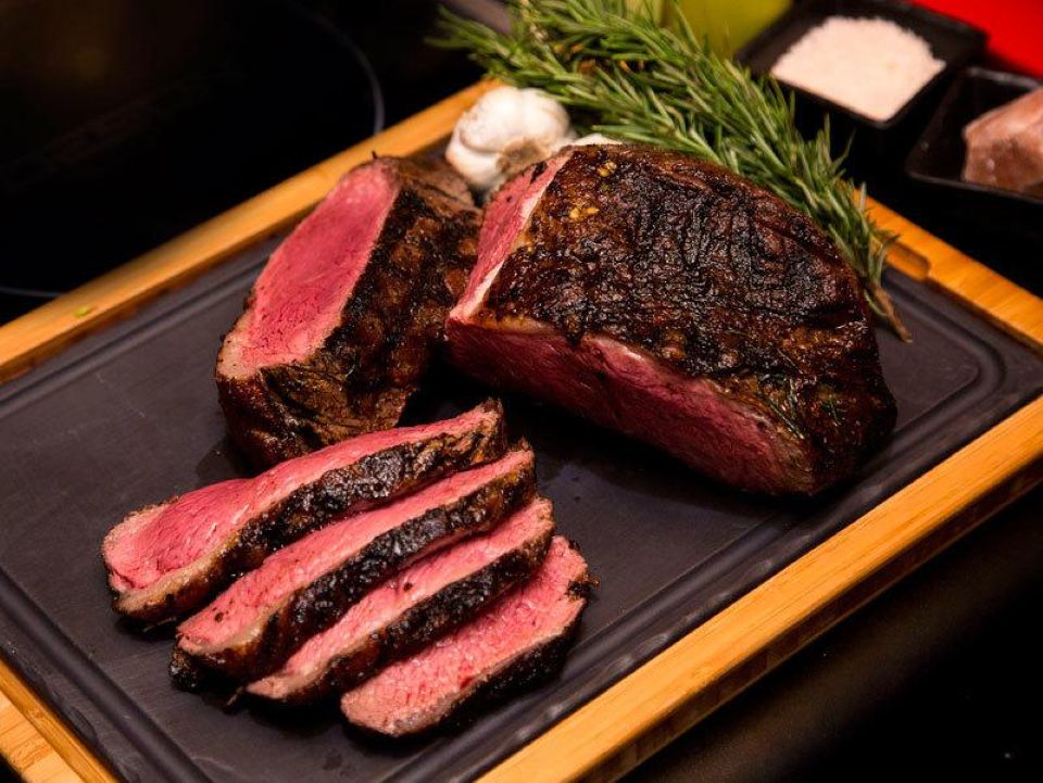 Chế độ "ăn toàn thịt" để giảm cân nhanh có tốt cho sức khỏe?