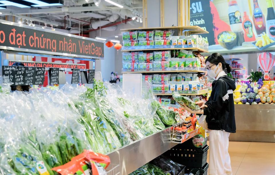 Siêu thị tung loạt ưu đãi lớn, hàng Tết giảm giá đến 50%