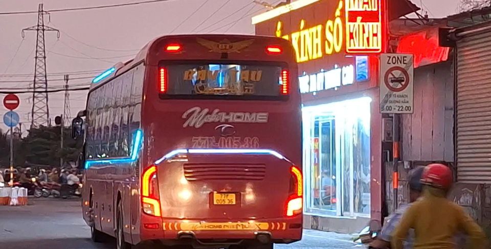 TP Hồ Chí Minh: xe giường nằm hoạt động như “bến cóc” trên đường Kha Vạn Cân, phớt lờ biển cấm giờ