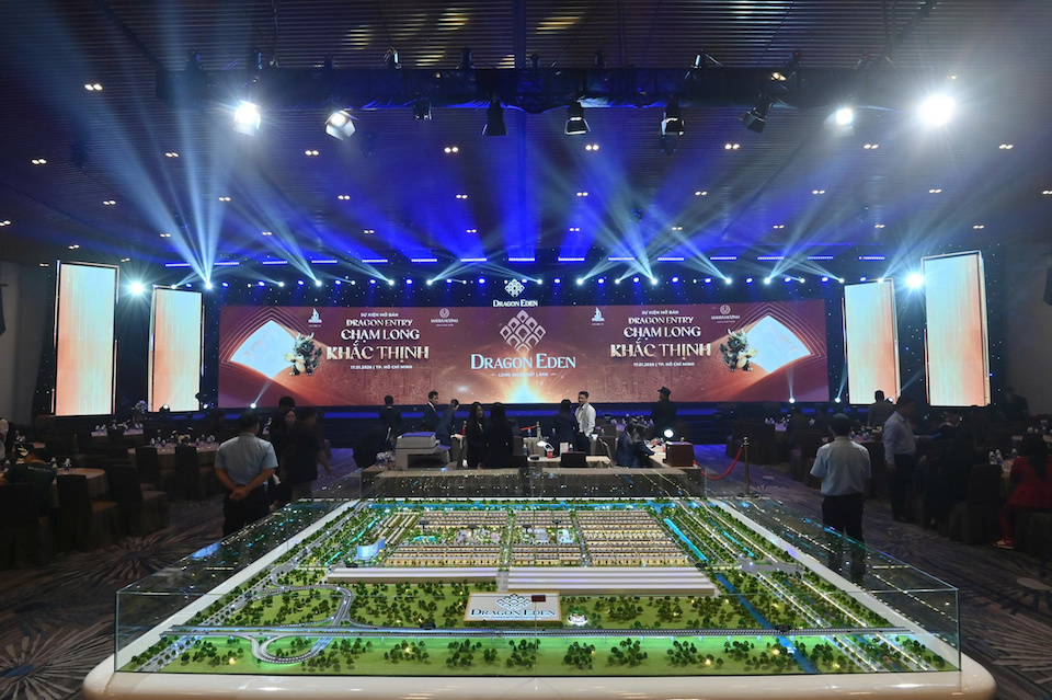 Sức nóng Dragon Park: 300 sản phẩm được đặt mua ngay ngày đầu mở bán