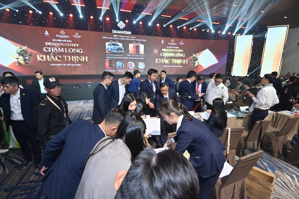 Sức nóng Dragon Park: 300 sản phẩm được đặt mua ngay ngày đầu mở bán