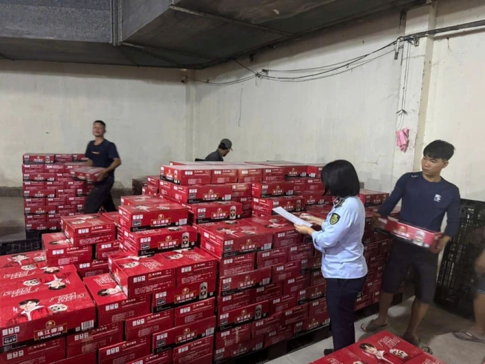 TP Hồ Chí Minh: Tạm giữ hơn 3.200 thùng bia ngoại không rõ nguồn gốc