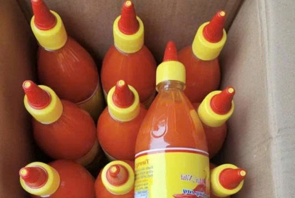 Khởi tố giám đốc doanh nghiệp sản xuất hàng nghìn chai tương ớt, nước chấm giả