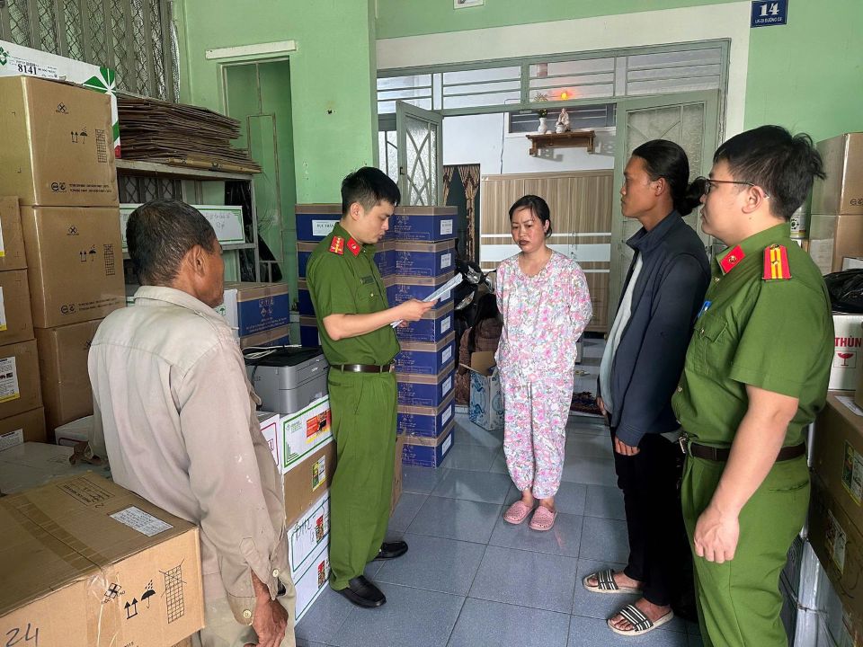 Triệt phá đường dây sản xuất, mua bán 21.000 sản phẩm thuốc bảo vệ thực vật giả