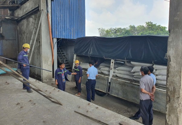 An Giang: Xử phạt 34 triệu đồng buộc tiêu hủy 4,5 tấn phân bón không rõ nguồn gốc, xuất xứ