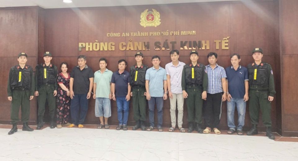 TP Hồ Chí Minh: Triệt phá đường dây sản xuất xăng giả quy mô lớn, thu giữ lượng lớn dung môi