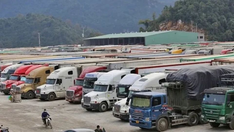 Thủ tướng chỉ đạo tháo gỡ ách tắc hàng hóa xuất nhập khẩu tại cửa khẩu