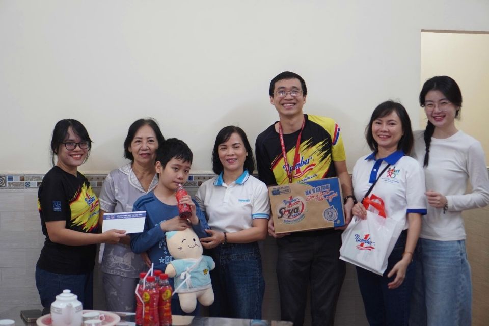 “Cùng con đi tiếp cuộc đời”: Tân Hiệp Phát bền bỉ mang Tết ấm đến những mái nhà đặc biệt