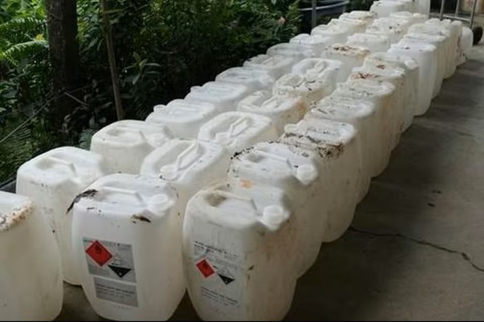 Nghệ An: Triệt phá cơ sở sản xuất hơn 60.000 lít giấm giả