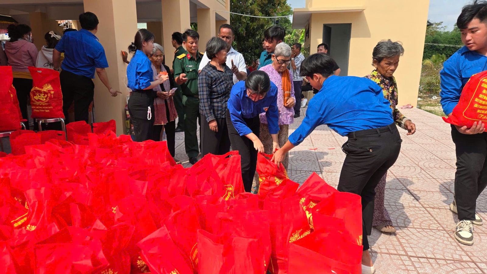 Ấm áp “Tết Quân – Dân Xuân Bính Ngọ 2026” cho đồng bào Khmer xã Phước Vinh