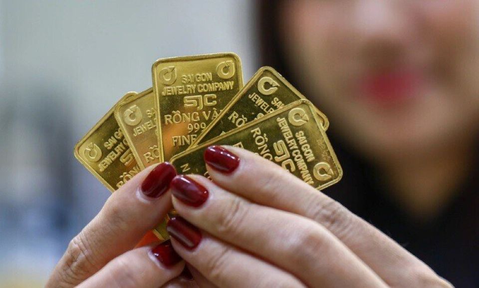 Giá vàng ngày 7/2/2026: Vàng thế giới "áp sát" mốc 5.000 USD/ounce