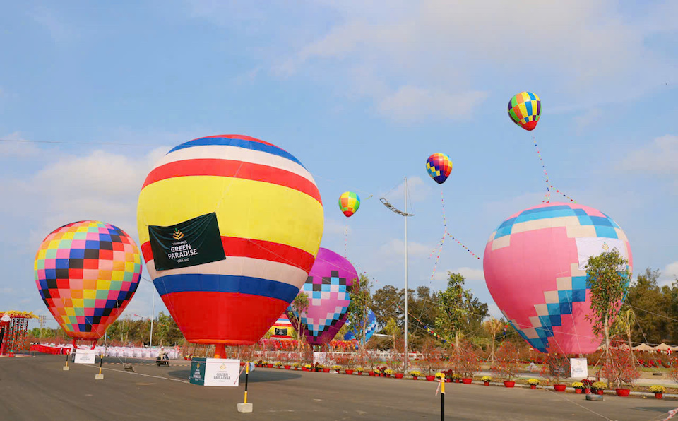 Ngắm khinh khí cầu, check-in mai cổ thụ 150 tuổi: Trải nghiệm Tết "có một không hai" tại Cần Giờ