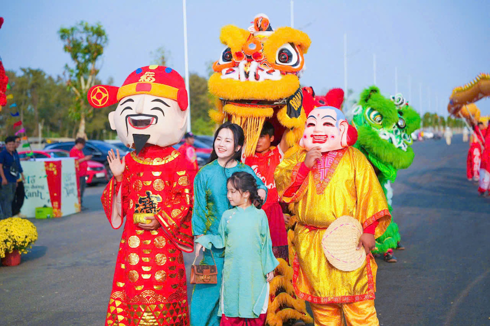 Ngắm khinh khí cầu, check-in mai cổ thụ 150 tuổi: Trải nghiệm Tết "có một không hai" tại Cần Giờ