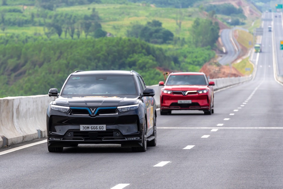 VinFast VF 9: “Ngôi nhà di động 4 khủng” cho doanh nhân, giá lăn bánh chỉ tương đương SUV cỡ D