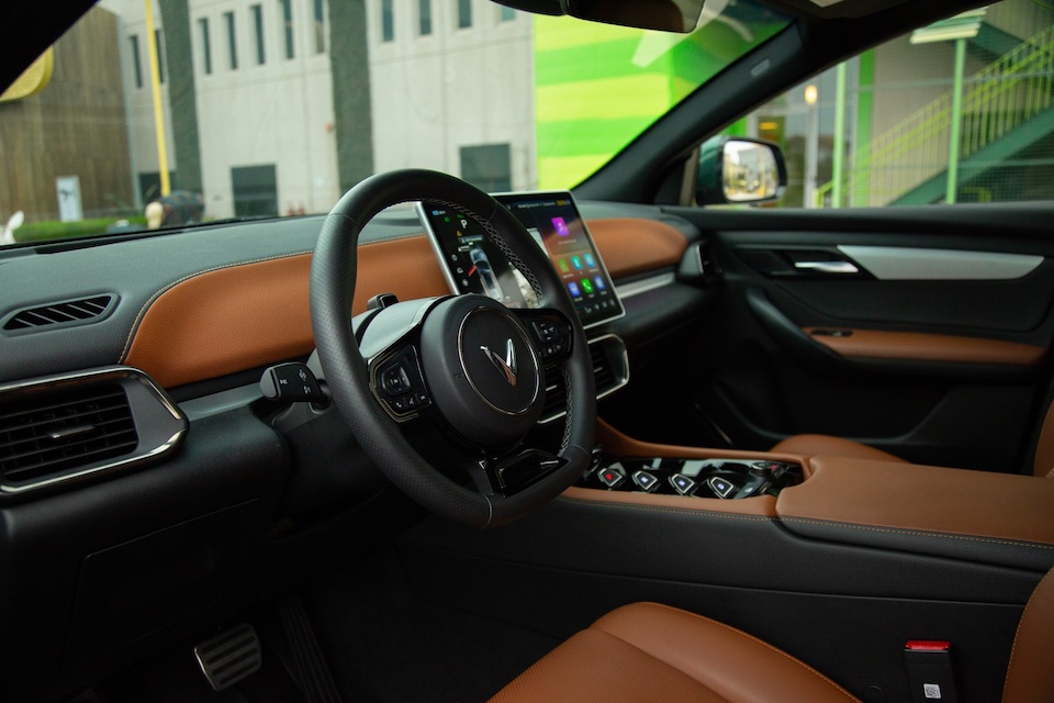 VinFast VF 9: “Ngôi nhà di động 4 khủng” cho doanh nhân, giá lăn bánh chỉ tương đương SUV cỡ D