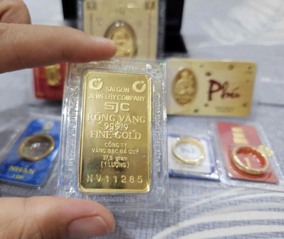 Giá vàng ngày 13/2/2026: Vàng thế giới giảm sâu, trong nước neo cao