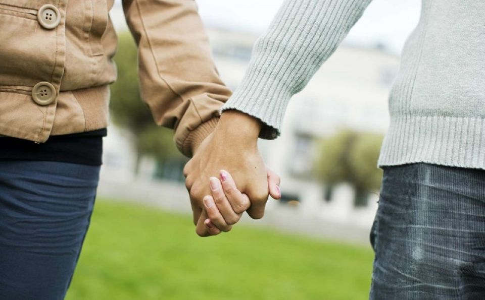 Dịch vụ "thuê người yêu" nở rộ dịp lễ, Tết: Những rủi ro tiềm ẩn