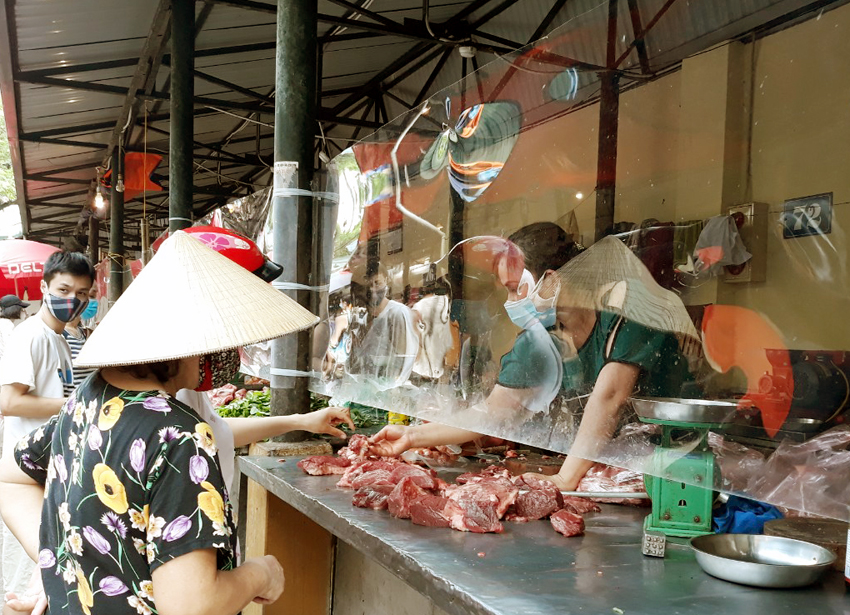 Siêu thị, chợ truyền thống tại Hà Nội: Nhiều biện pháp hay trong phòng, chống dịch Covid-19