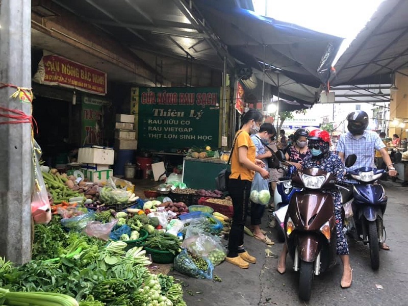 Một bộ phận người dân vẫn có tâm lý tích trữ hàng hóa dù nguồn cung ổn định