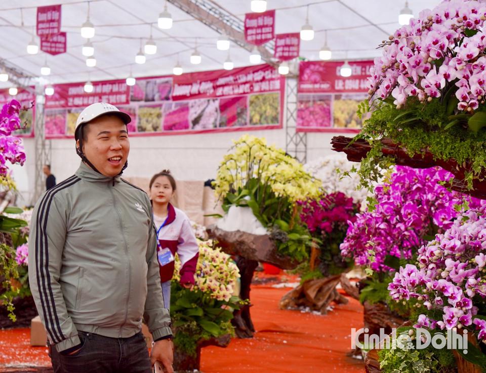 Lan Hồ Điệp thú chơi của những gia đình khá giả, nhiều người sẵn sàng chi từ vài chục đến cả trăm triệu đồng để sở hữu một bình lan Hồ Điệp theo đúng mong muốn, chỉ để trưng vào dịp Tết.