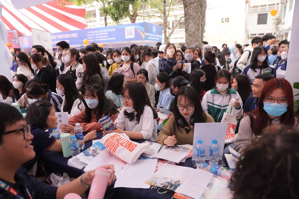 Tham dự Ngày hội, ngoài học sinh Hà Nội còn có học sinh các tỉnh lân cận.