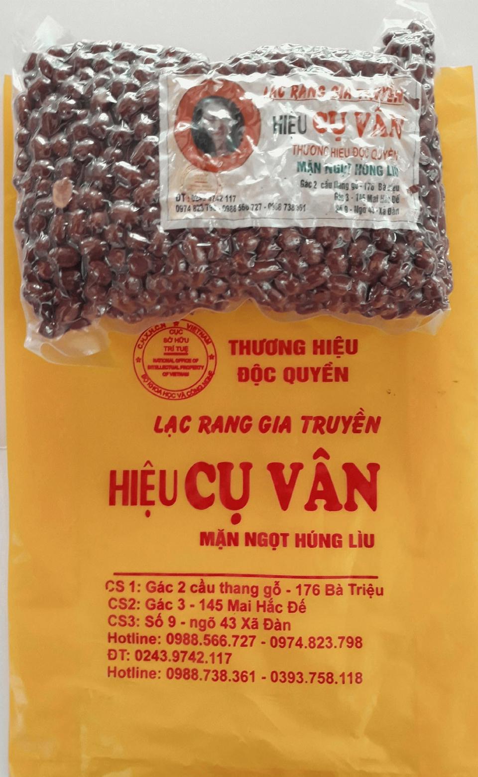 Sản phẩm lạc rang thương hiệu Cụ Vân đã được Cục Sở hữu trí tuệ cấp thương hiệu độc quyền. Ảnh: Hoài Nam