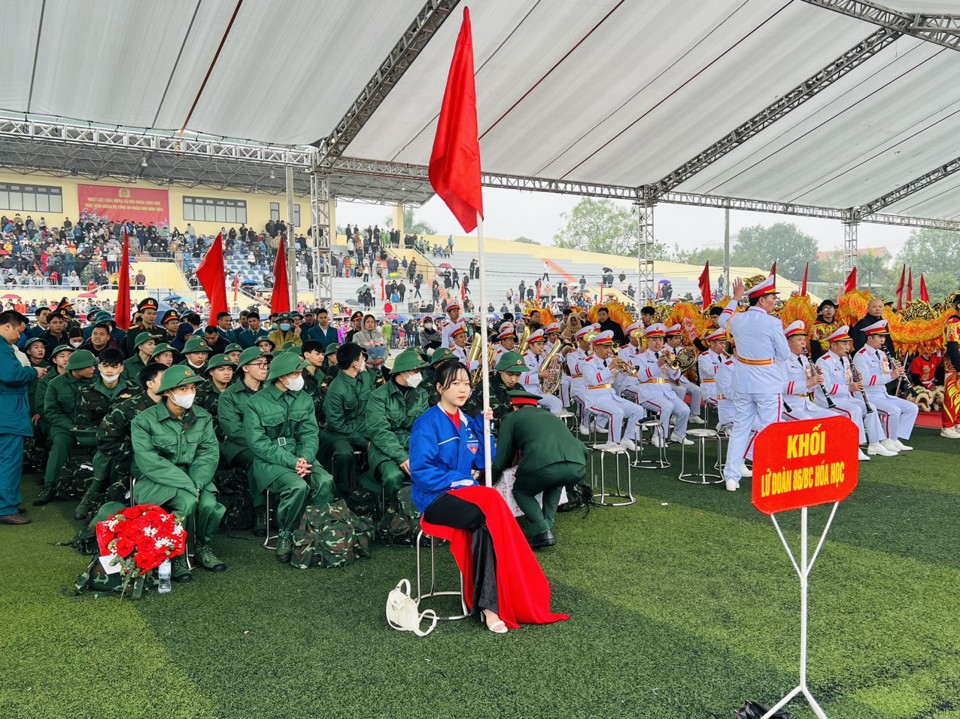 Tân binh huyện Thanh Oai hăng hái lên đường nhập ngũ