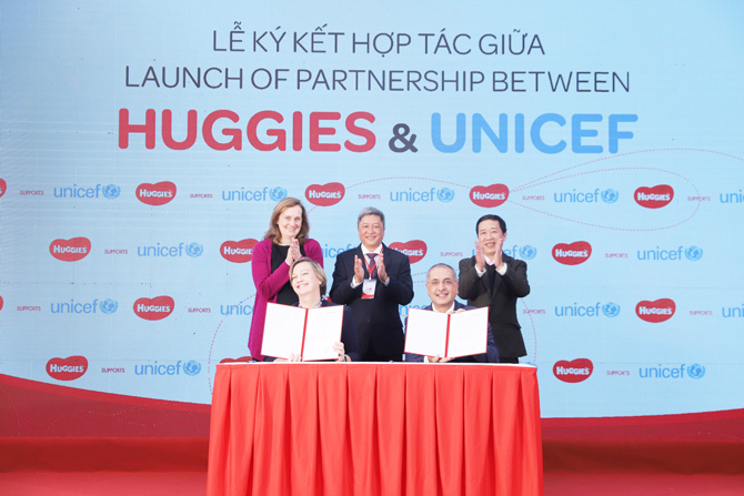 Kí kết hợp tác giữa HUGGIES và UNICEF tại sự kiện